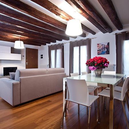 Good Wine Apartments Venice Room photo