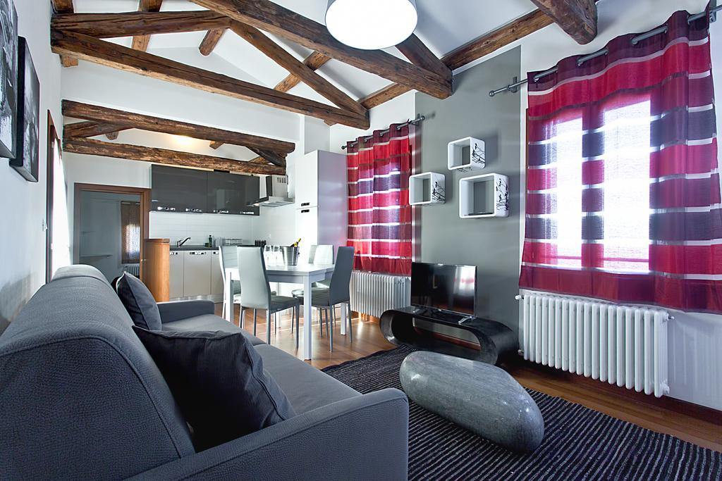 Good Wine Apartments Venice Room photo