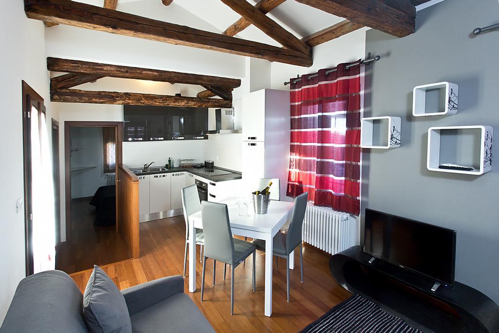 Good Wine Apartments Venice Room photo