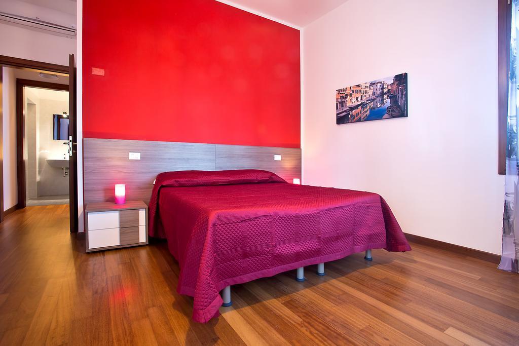 Good Wine Apartments Venice Room photo