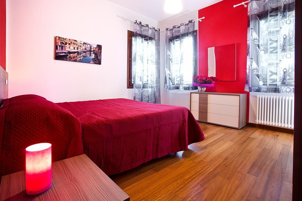 Good Wine Apartments Venice Room photo