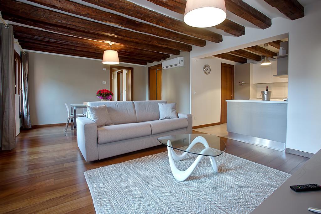 Good Wine Apartments Venice Room photo