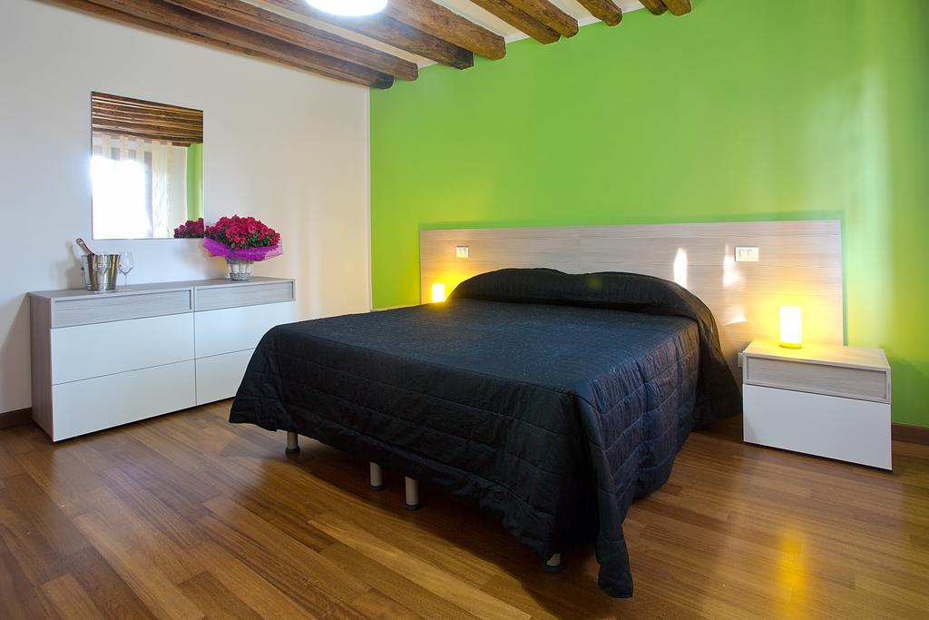 Good Wine Apartments Venice Room photo